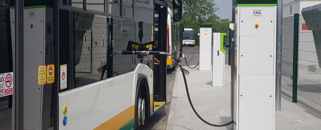 Nová plnící stanice v areálu DPMLJ. Foto: Jan Sůra / Zdopravy.cz