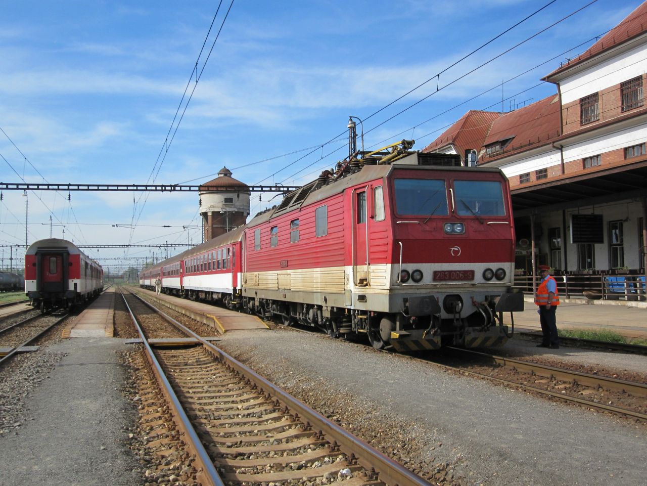 Vlak ZSSK ve stanici Kúty. Foto: Phil Richards / Flickr.com