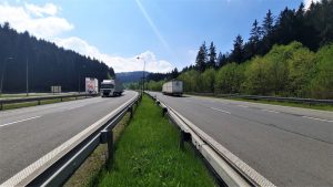 Silnice I/11 u hranic se Slovenskem, kde vznikne ekodukt. Pramen: ŘSD