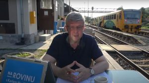 Ministr dopravy Karel Havlíček na nádraží v Dobříší. Foto: YouTube