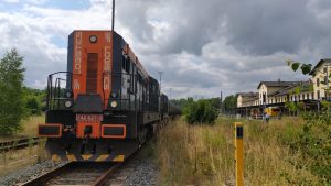 Lokomotiva 742 v čele vlaku BF Logistics v Ebersbachu. Foto: BF Logistics