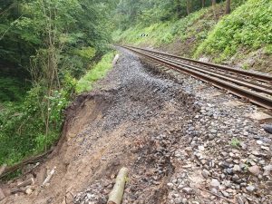 Poškozená trať mezi Skalskem a Mšenem. Foto: Správa železnic