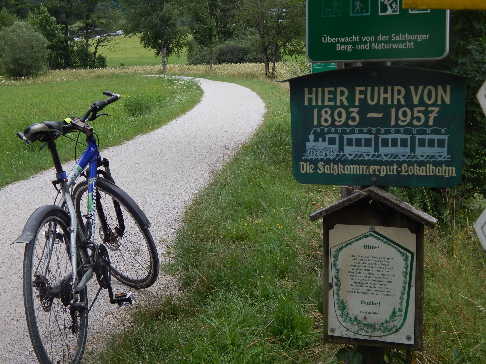 Cyklostezka kolem jezera Wolfgangsee vede po tělese bývalé lokálky. Autor: Zdopravy.cz/Jan Šindelář