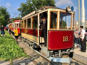 Průvod tramvají ke 130. výročí první jízdy v Praze. Foto: Daniel Šabík / DPP