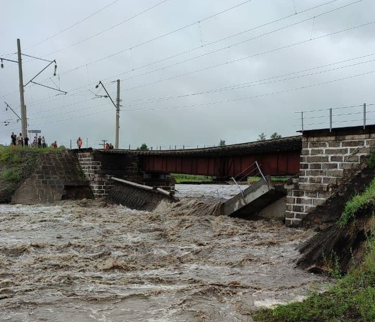 Poničený most na Transsibiřské magistrále. Foto: Ria Novosti