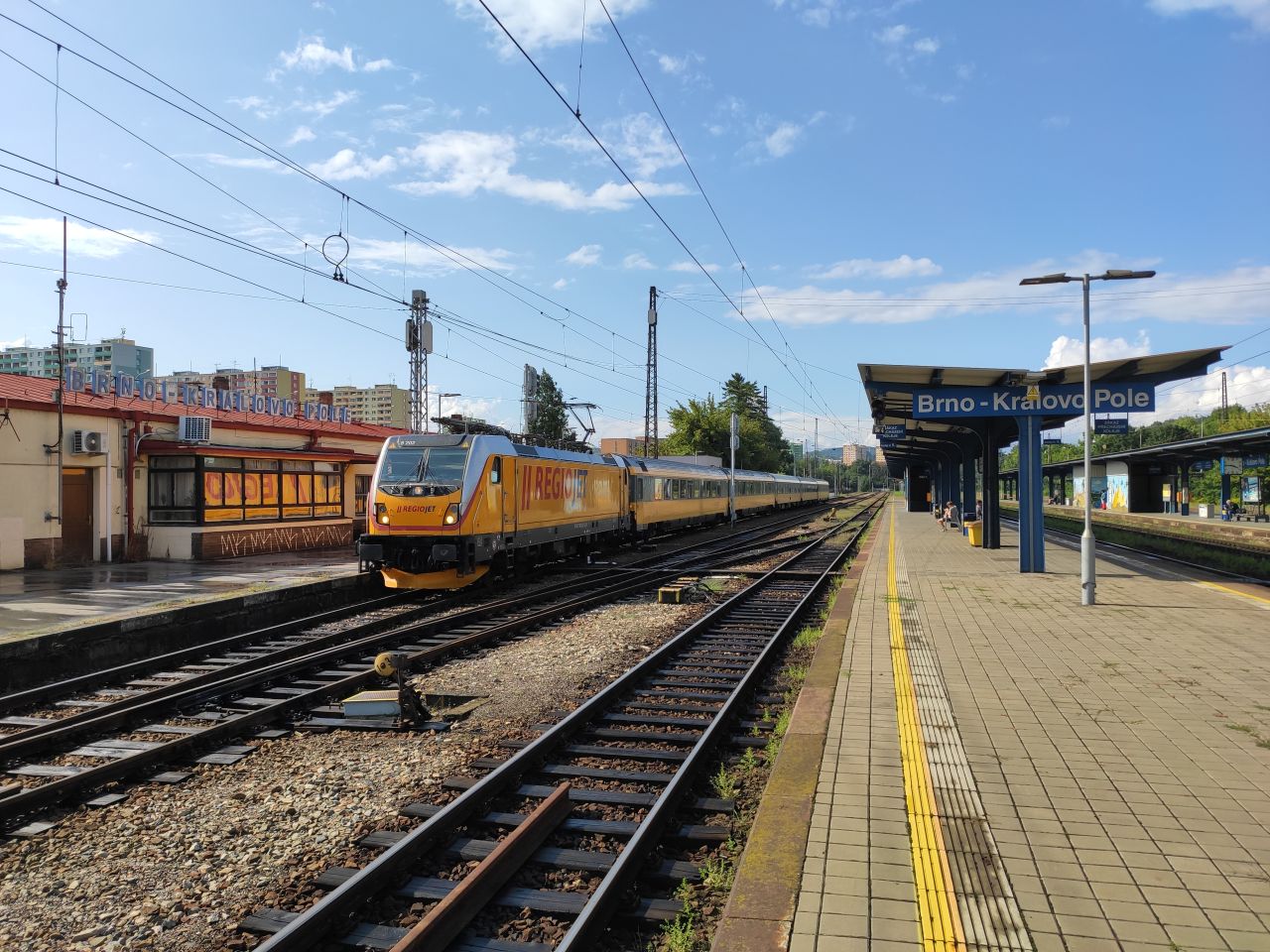 Lokomotiva Bombardier TRAXX MS3 v čele vlaku RegioJet ve stanici Brno-Královo Pole. Foto: Jan Sůra / Zdopravy.cz