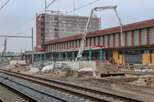 Pardubice hl. n., září 2021 - probíhá rekonstrukce prvního a druhého nástupiště. Pramen: Správa železnic