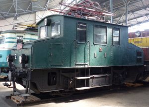 E225.001, nejstarší elektrická lokomotiva na českém území vyrobená továrnou Františka Křižíka v roce 1906. Pramen: NTM