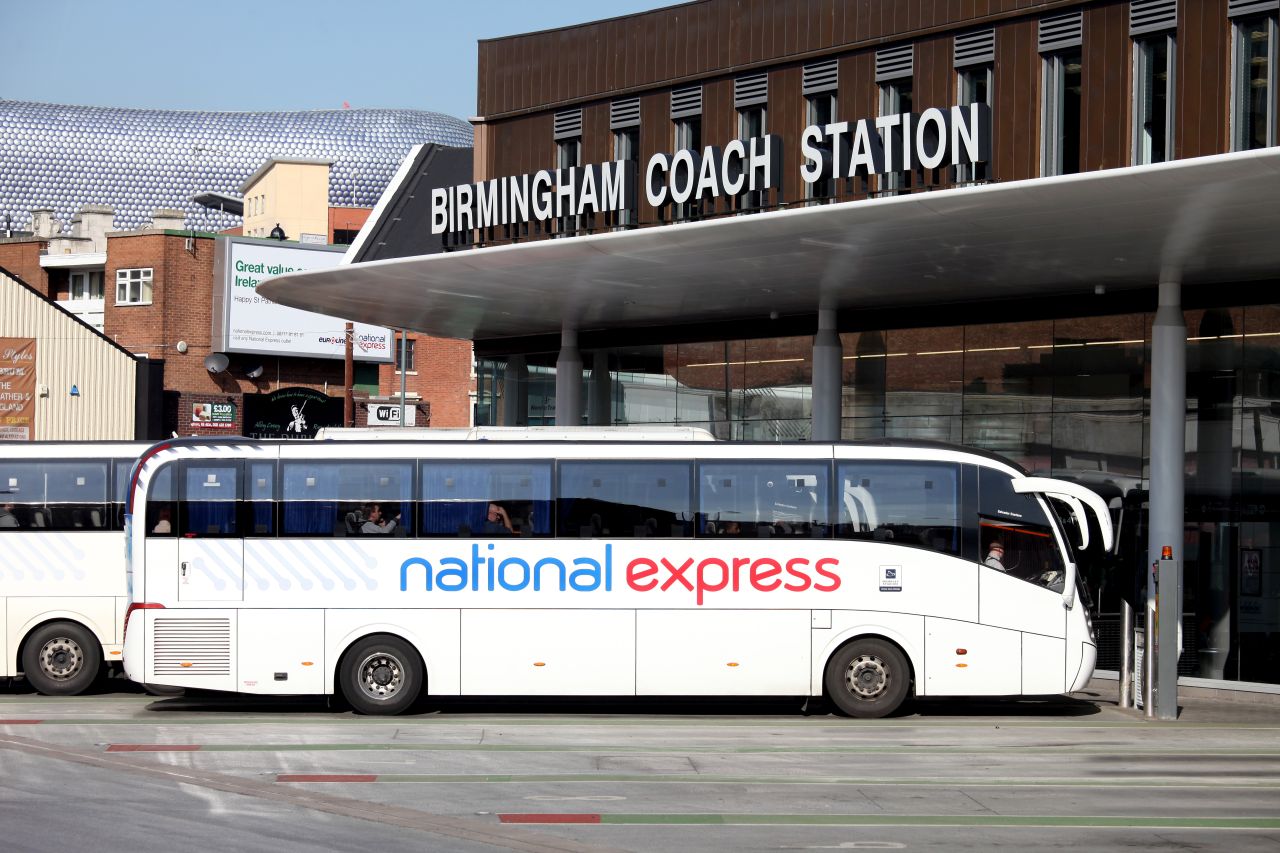 Autobus National Express v Birminghamu. Foto: Shaun Fellows / Shine Pix Ltd