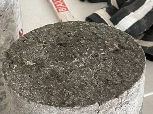 Vzorky nekvalitního betonu na D1. Foto: ŘSD