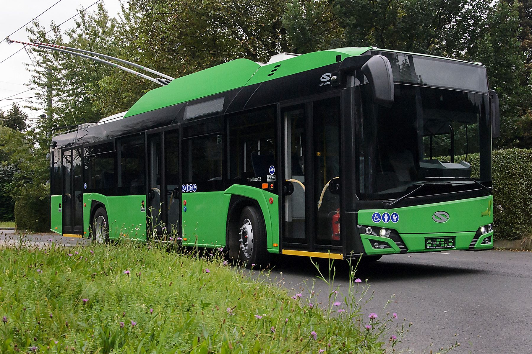 Trolejbus Solaris s elektrovýzbrojí Škoda pro město Târgu Jiu. Pramen: Škoda Transportation