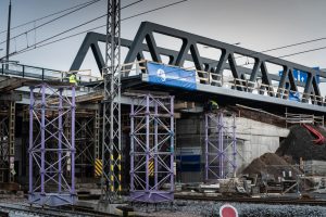 Instalace nového železničního mostu v Pardubicích. Foto: Chládek a Tintěra, Pardubice