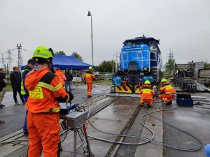 Společné cvičení CZ LOKO, HZS Správy železnic a ČD Cargo při nakolejování lokomotivy. Foto: Dalibor Palko