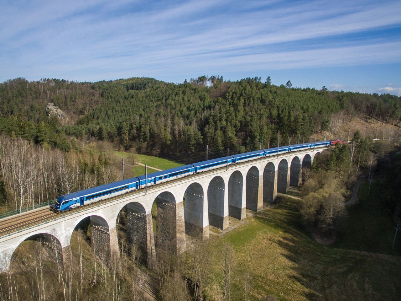 Railjet na trati mezi Havlíčkovým Brodem a Brnem. Foto: České dráhy