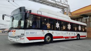 Už potřetí vyjíždí do provozu také pardubický vánoční trolejbus. Zdroj: DPMP