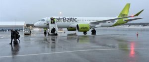 Airbus A220-300 airBaltic v Tampere. Foto: airBaltic