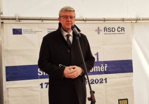 Karel Havlíček při otevření nového úseku D11 z Hradce Králové do Jaroměře. Foto: MD