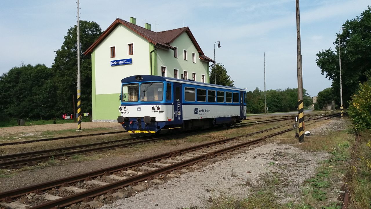 Motorový vůz 810 v Rožmitálu pod Třemšínem. Foto: Ondřej Švandelík