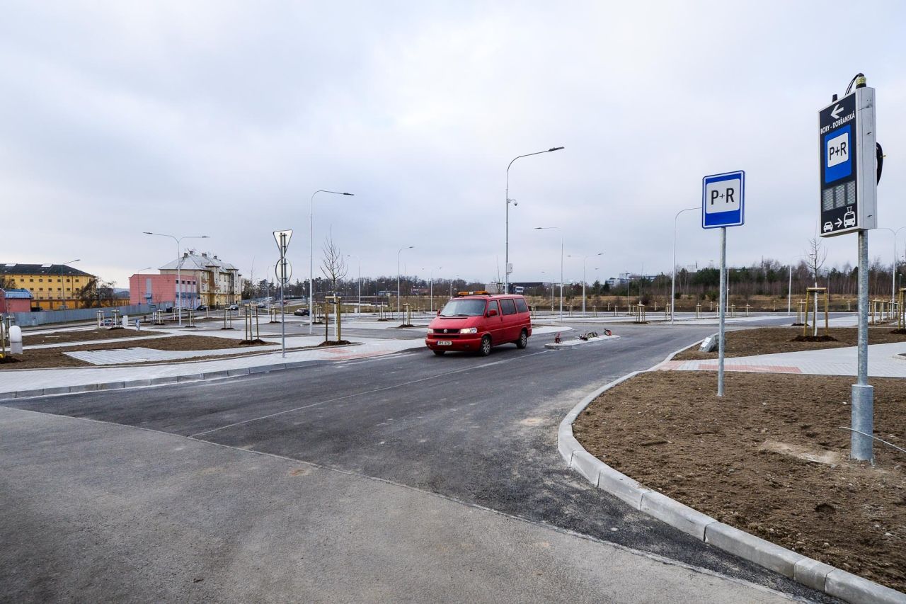 Nové P+R parkoviště u terminálu Kaplířova v Plzni na Borech. Foto: Plzen.eu