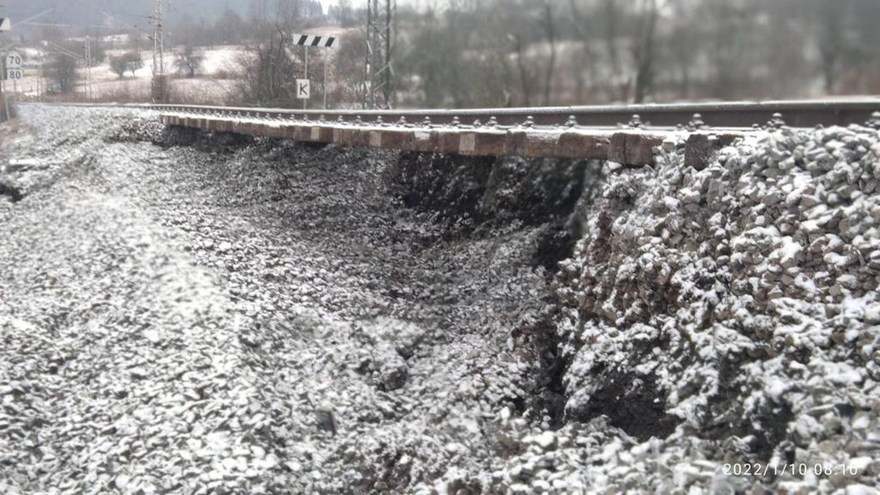 Poškozená trať u Valašské Polanky. Foto: Správa železnic