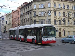 Trolejbus Škoda 25Tr v Brně. Foto: Harold / Wikimedia Commons