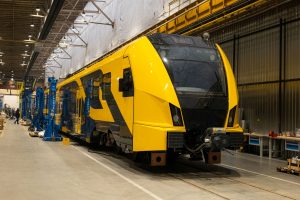 Výroba jednotek RegioPanter pro Lotyšsko. Pramen: Škoda Transportation