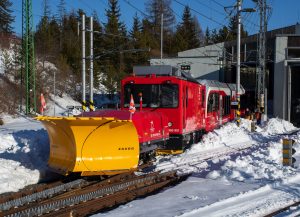Posun se soupravou 495.951 za pomoci lokomotivy 485.951. Autor: Dalibor Palko