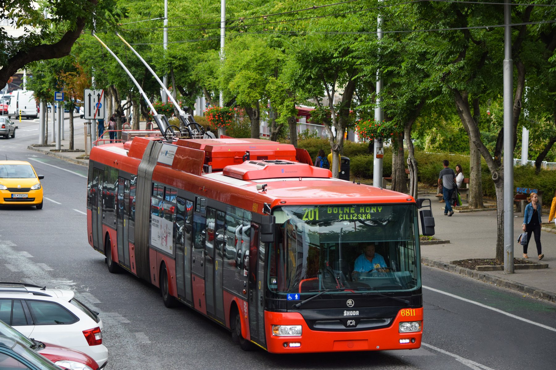 Bratislavský trolejbus v ulicích města. Foto: DPB