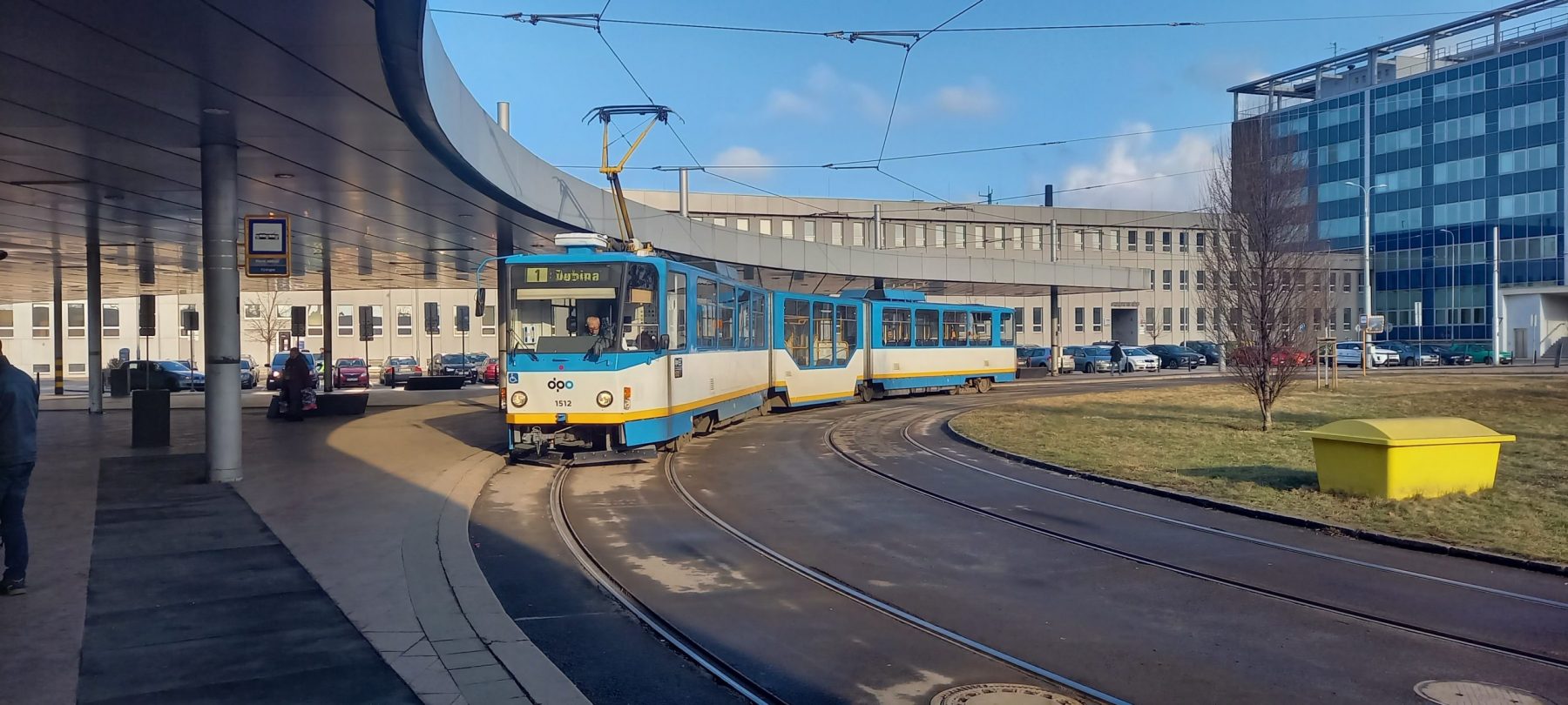 Tramvaj DPO typu KT8D5 na ostravském hlavním nádraží. Foto: Jan Meichsner / Zdopravy.cz