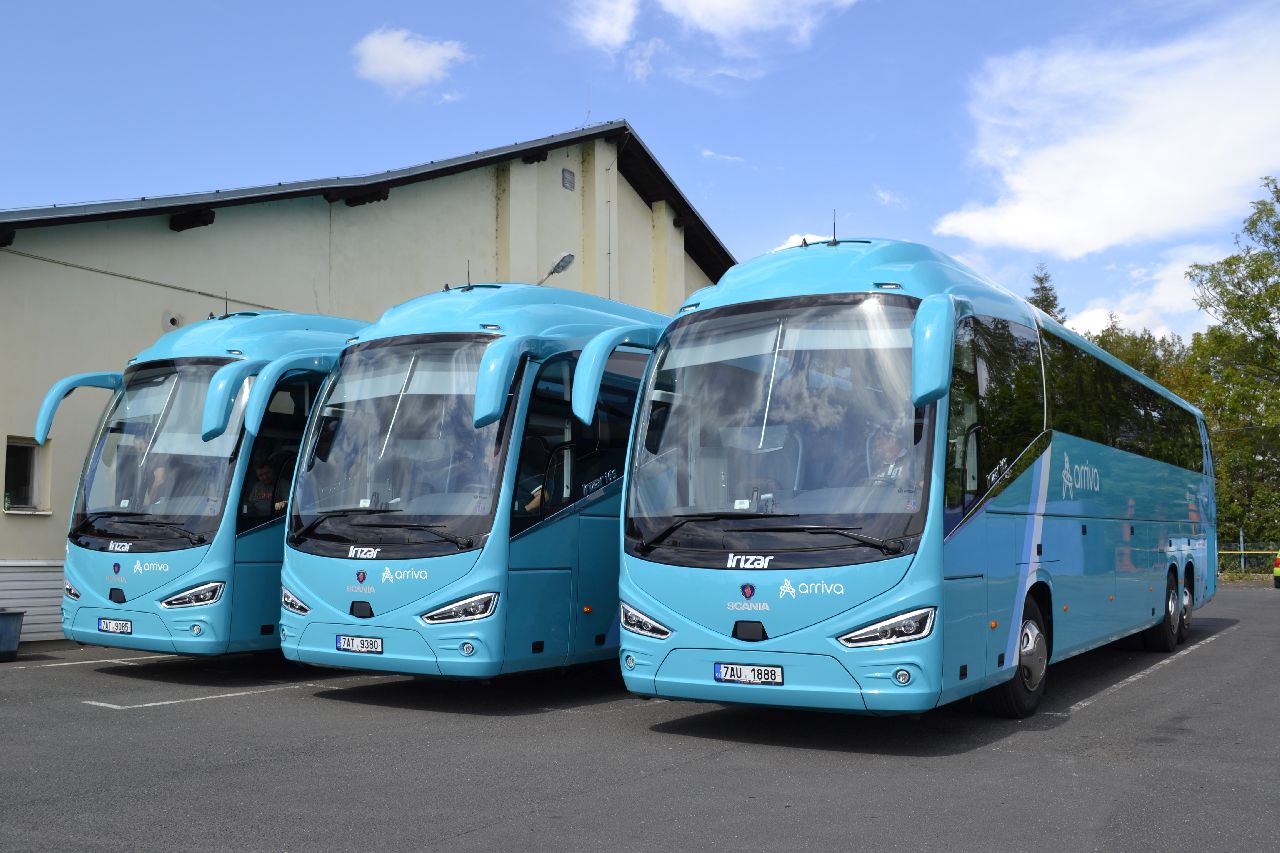 Autobusy v barvách Arrivy na dálkové linky. Foto: Arriva