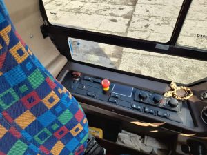 Tlačítko pro případ nebezpečí v autobuse ČSAD MHD Kladno. Foto: Arriva