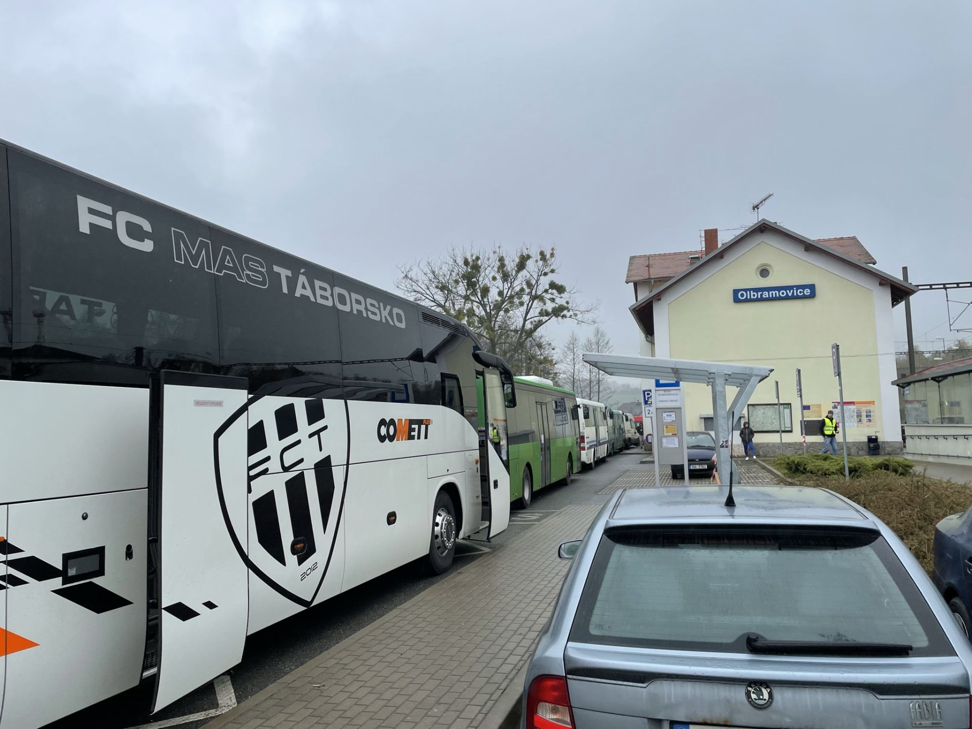 Náhradní autobusová doprava (NAD), Olbramovice. Autor: Zdopravy.cz/Jan Šindelář