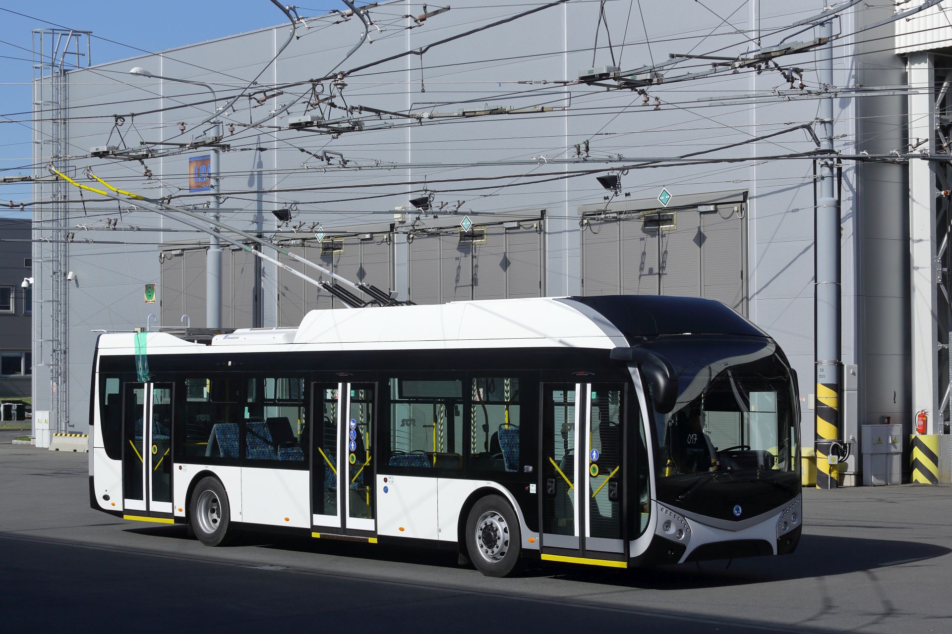 Trolejbus 32Tr. Pramen: Škoda Transportation