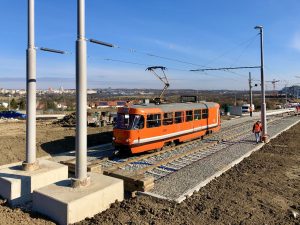První tramvaj na zastávce Holyně. Foto: DPP / Daniel Šabík
