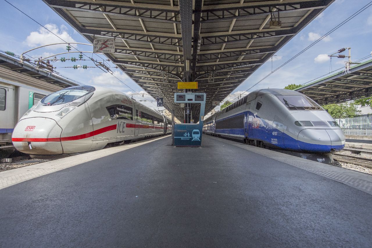 Vysokorychlostní vlaky ICE a TGV v Paříži. Foto: DB