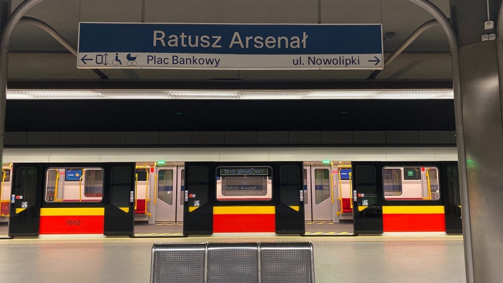 Nová souprava od Škody Transportation ve varšavském metru. Pramen: Metro Warszawskie