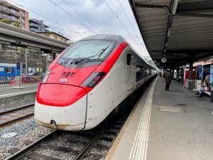 Stadler Girunu jako vlak IC do Rotkreuz na nádraží v Luganu. Foto: Jan Sůra / Zdopravy.cz
