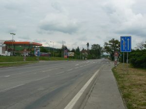 Silnice I/50 v Nesovicích. Autor: P.matel – Vlastní dílo, Volné dílo, https://commons.wikimedia.org/w/index.php?curid=4116212