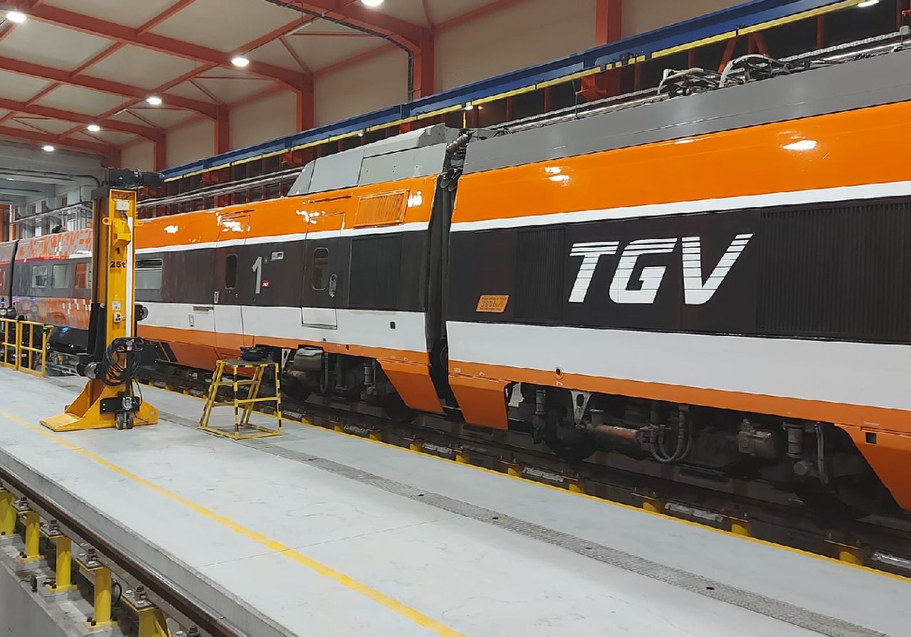 TGV na soustruhu v Praze. Foto: České dráhy