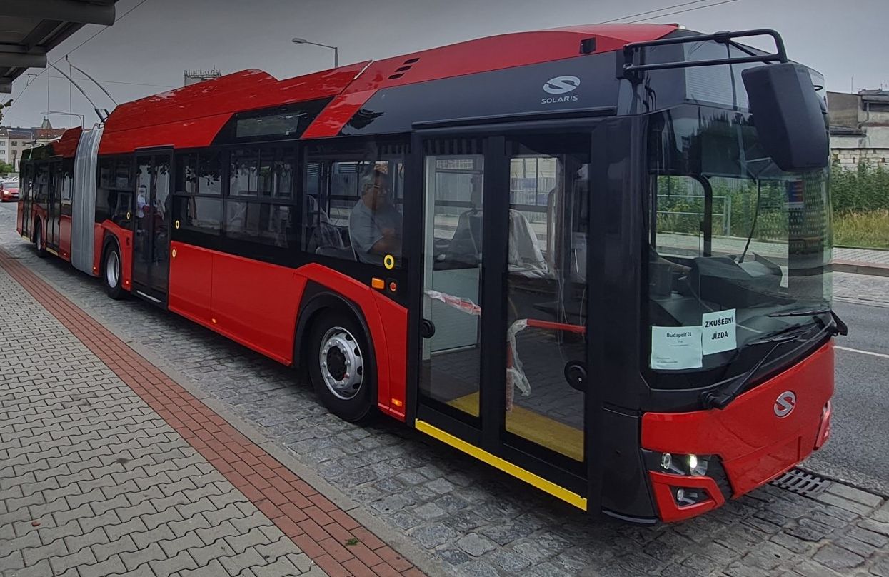 Nový trolejbus pro Budapešť v ulicích Plzně. Pramen: Škoda Group