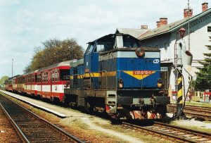 Lokomotiva Pielstick 735 se spěšným vlakem v ŽST Hrušovany nad Jevišovkou-Šanov, autor: Petr Zgut