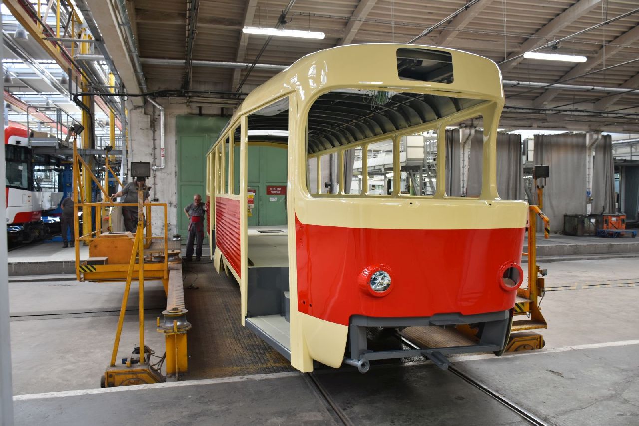 První článek tramvaje K2 po vyjetí z lakovny (srpen 2022). Foto: DPMB