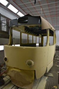 První článek tramvaje K2 před lakováním. Foto: DPMB