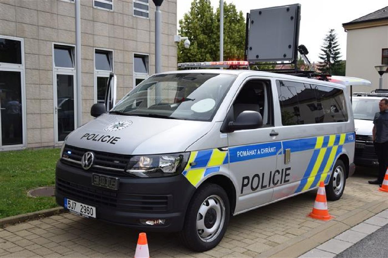 VW Transporter v barvách Policie České republiky. Foto: Kraj Vysočina