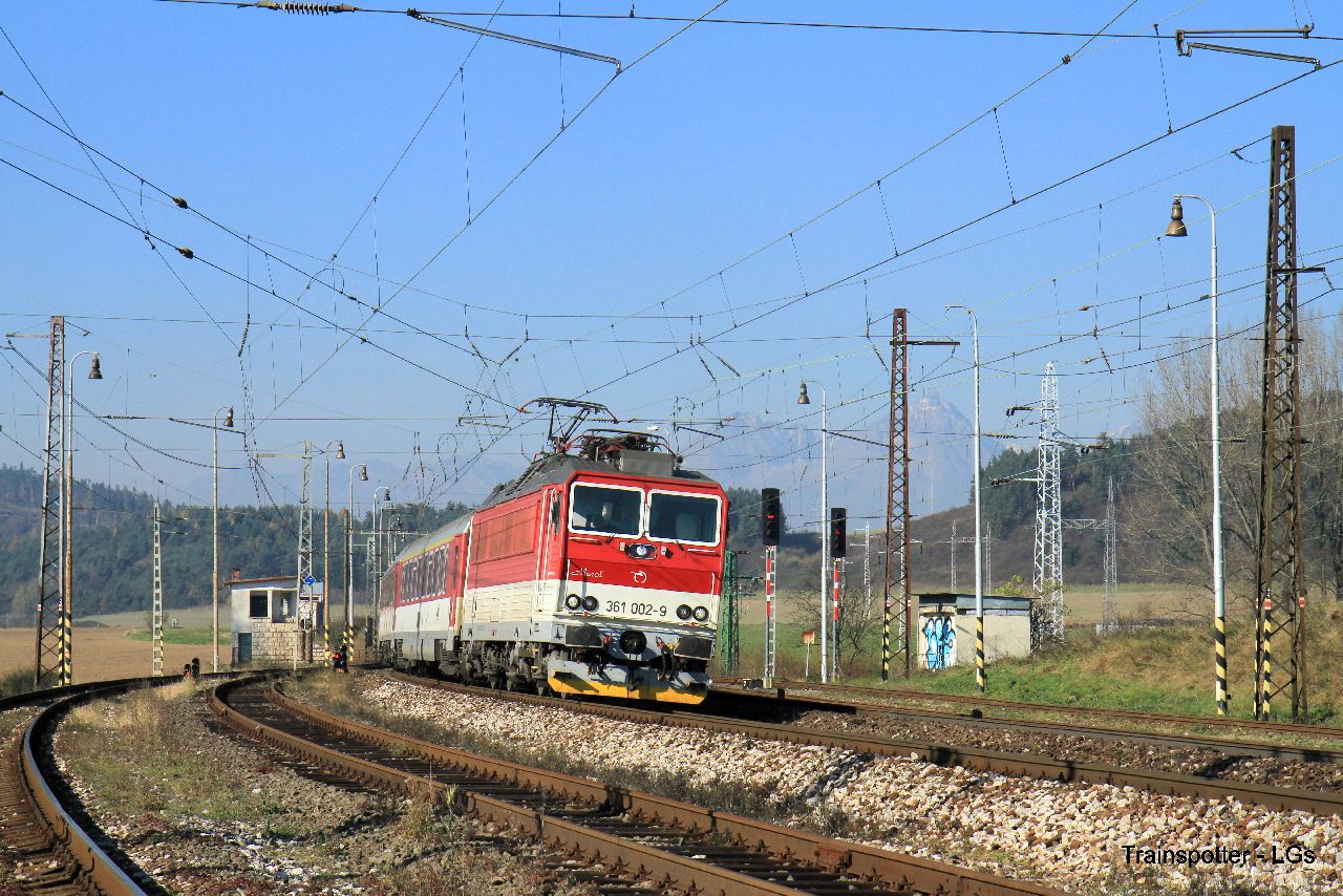Lokomotiva řady 361 ZSSK ve stanici Vydrník. Foto: Trainspotter LGs / Flickr.com