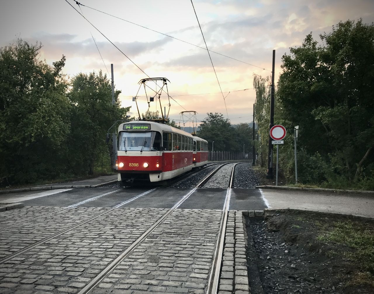 Tramvaj T3 na modernizované trati v Hloubětíně. Foto: DPP