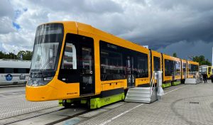 Stadler a jeho nová tramvaj TINA pro Darmstadt. Foto: Jan Sůra / Zdopravy.cz