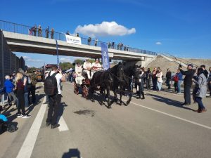Otevření obchvatu Olbramovic koňským povozem. Foto: ŘSD