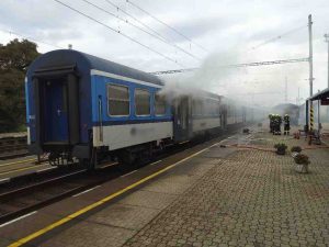 Požár osobního vlaku ČD ve Vranovicích. Foto: HZS JMK