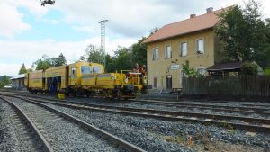 Práce na obnově napojení horního nádraží v Úštěku na českou železniční síť. Foto: Zubrnická museální železnice